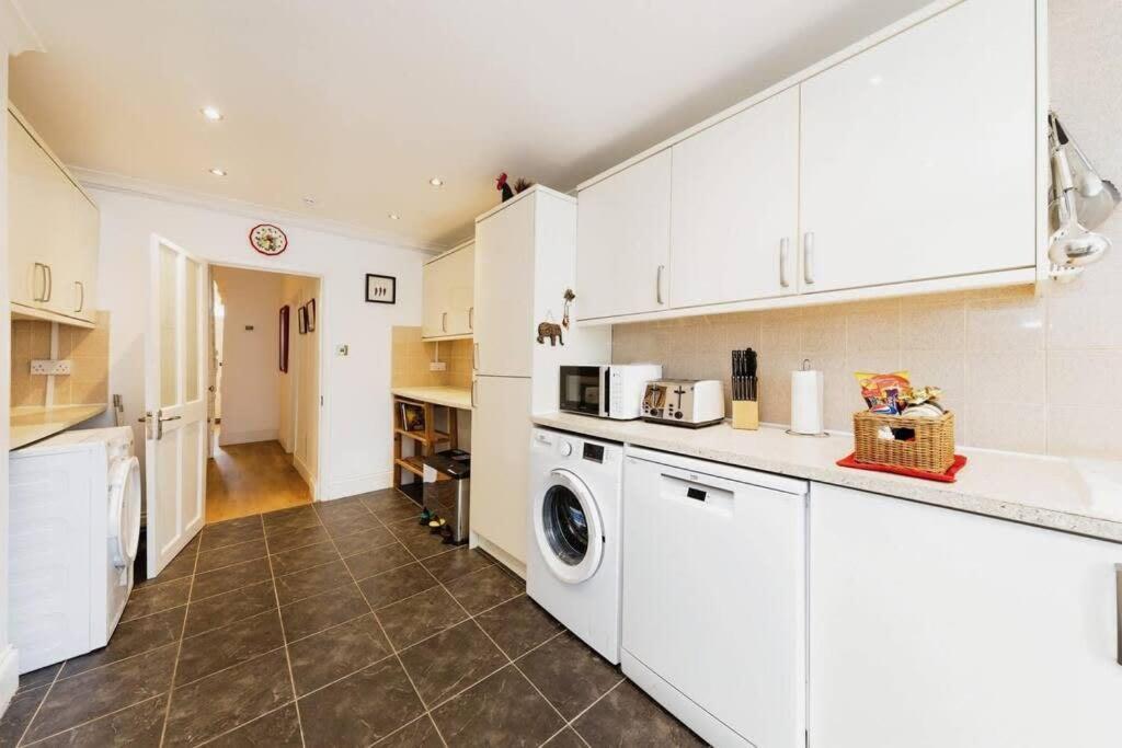 Your Chic 3Br Home Comfort And Style In Londen Buitenkant foto