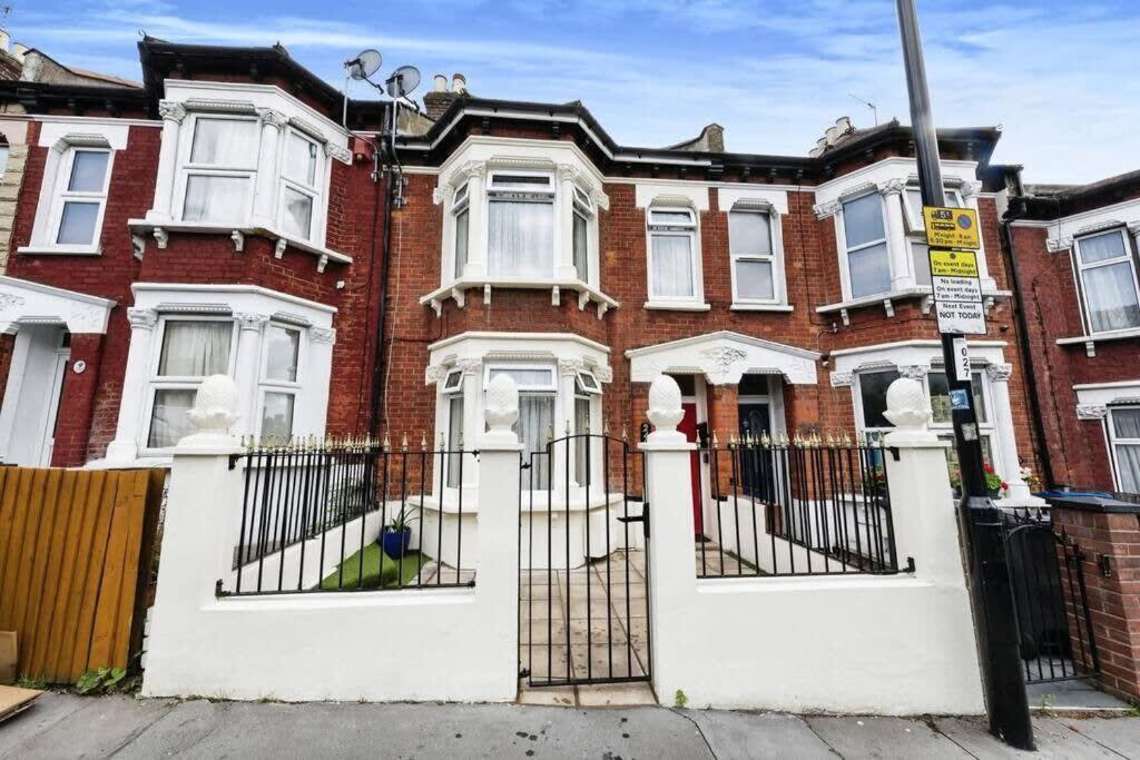 Your Chic 3Br Home Comfort And Style In Londen Buitenkant foto