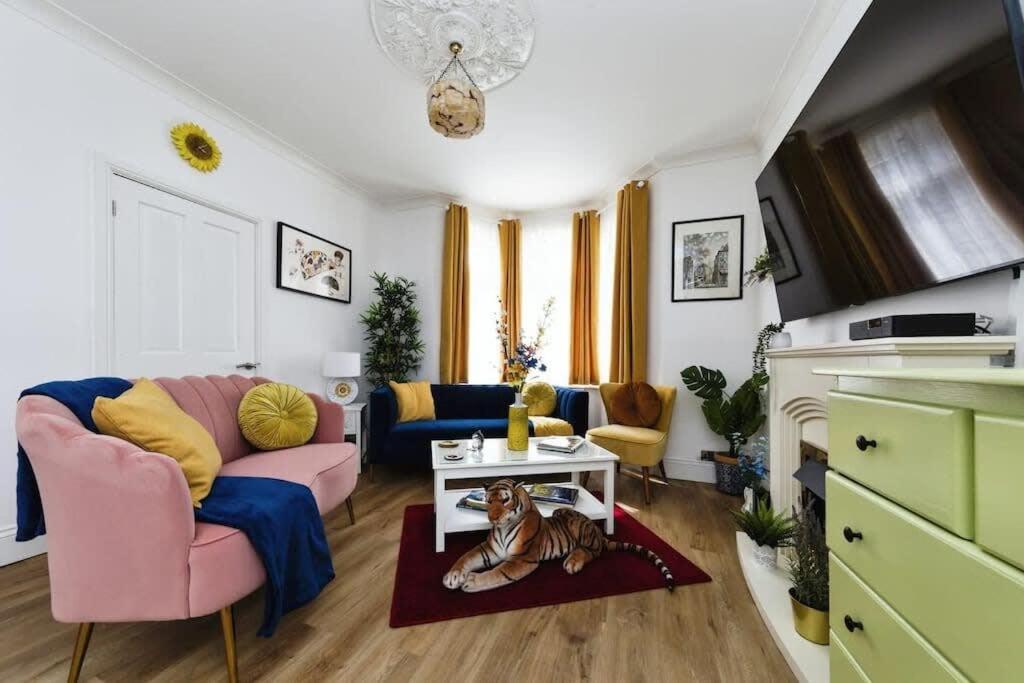 Your Chic 3Br Home Comfort And Style In Londen Buitenkant foto