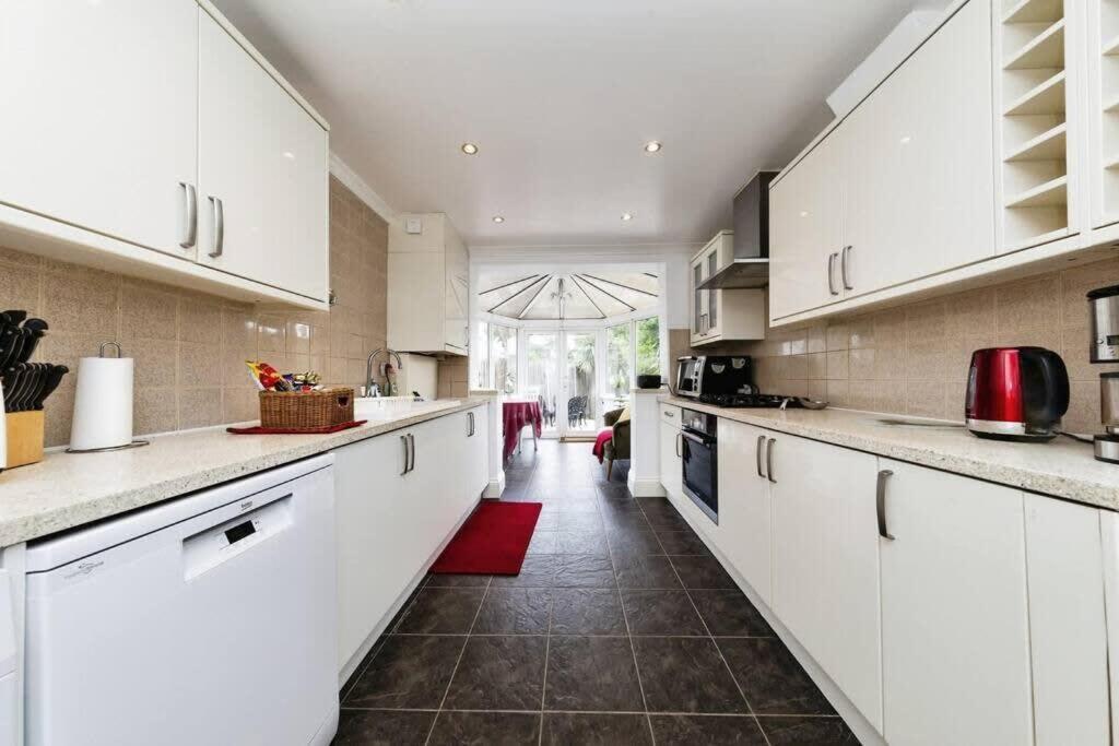 Your Chic 3Br Home Comfort And Style In Londen Buitenkant foto